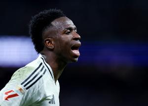 莫伦特斯批维尼修斯换下态度：既不尊重主帅，也不尊重被换的队友