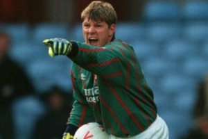 67岁维拉传奇12年前毅然离开足坛开始干快递公司：我很享受这工作