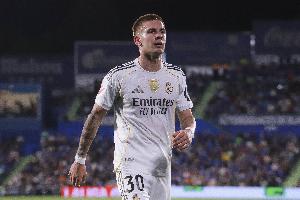 记者：受伤猜测是虚惊一场，马斯坦托诺正随队备战瓦伦西亚