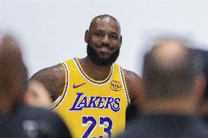 Shams：詹姆斯对未来也无定论 虽有可能留湖人但他也将是自由球员