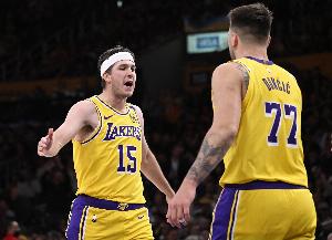 斯波：东契奇和里夫斯的后场很难防 两人都技巧丰富又能造犯规