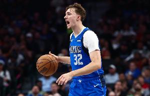 乌度卡：弗拉格技术全面有天赋 他能向独行侠的老将们学习