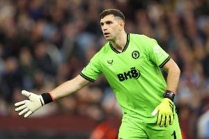 邮报：大马丁副队长职务被剥夺，这可能与转会曼联失败有关