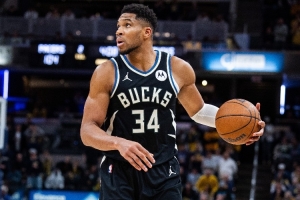 41分15板9助！特纳：字母哥总被忽视 因为人们习惯他打出这种表现