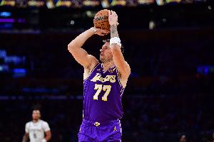 双方皆残阵！ESPN预测明日湖鹰胜率：湖人42%不占上风 老鹰为58%