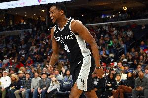 福克斯：五个人都盯着你时得分最难 通过无球跑动效率能提升十倍