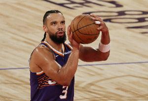 没手感有杀伤！狄龙13中4拿到18分5板 三分6中1&罚球10中9