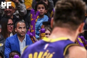 杨毅：哈里森交易东契奇将永远被历史名记 全体起立大喊SB