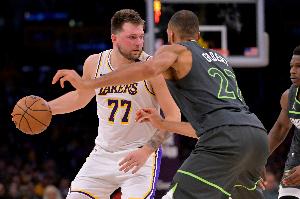 阿里纳斯：独行侠想用东契奇换华子&文班都换不到 最终只能换浓眉