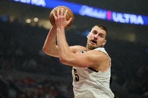 约基奇3次55+已经并列内线历史第2 第一张伯伦72次