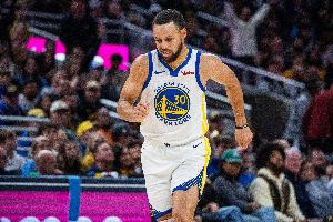 37岁244天！库里开赛季10战场均25+ NBA历史最老控卫