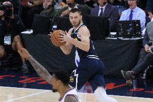 掘金官方：布劳恩脚踝受伤 本场回归成疑