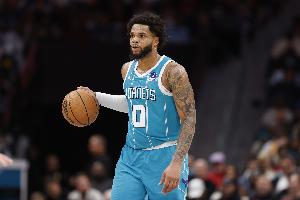 效率不高！迈尔斯·布里奇斯16中6拿到15分5板 三分9中3