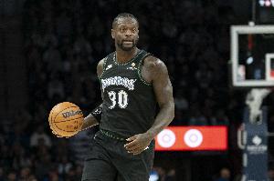 挺身而出！兰德尔骑马射箭 漂移投篮打成2+1带队追分