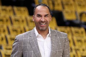 丁彦雨航：哈里森之前的履历很亮眼 交易卢卡明显是新老板的动作