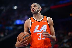 老同志尽力了！巴图姆替补三分7中3得11分 另有6板1助1断