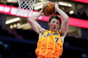 这TM新秀？克尼佩尔近8战场均21.6分7.0篮板 三项命中率48/39/93%