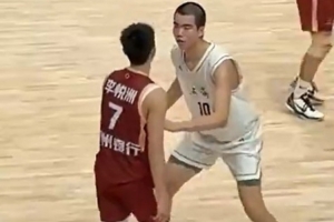 今天盯了吗？张懿赵杰小组赛贴防李悦洲 后者铜牌赛砍52分8板5助