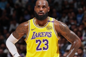 Shams：詹姆斯训练状态非常好 最快明天谨慎一些就下周打快船复出