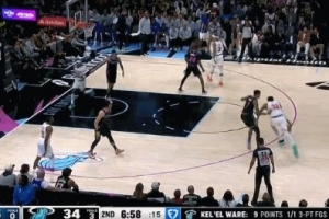 差点就五佳球了！唐斯虚晃突破过掉韦尔 大踏步单手劈扣扣飞