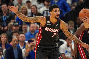 韦尔：哈斯勒姆说他希望我变得更好 这激励我更多抢篮板 继续提升