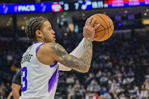 防守在哪里？基昂特·乔治半场15中9砍下23分 轰中5记三分很轻松