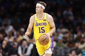 高效输出！里夫斯11中7轻松拿下26分5板1助1断