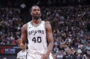 解说：没有文班 全队也可以防下来 马刺仍然是一个战斗的团队