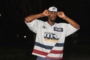 打不了球不妨碍耍帅！阿德巴约晒近期照：全副武装 穿戴整齐