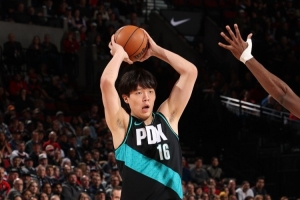 媒体人：小杨和赛季初相比换了个人 蜕变需尊重体育规律 慢慢等吧