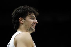 大腿！阿夫迪亚半场10中5得12分3板2断 7次助攻暂为球队最高