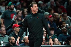 斯普利特下课？队记：仓促接手+人员不整 问题真要怪到他头上？