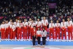 填空题！杜锋晒广东篮球各级别队伍全运会夺金合影：广东___！！