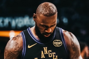 詹姆斯IG晒个人赛季首秀组图 里夫斯和蒂耶罗评论