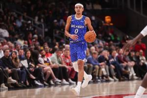 被打得千疮百孔！布莱克撤步三分轰进 快船已落后魔术26分