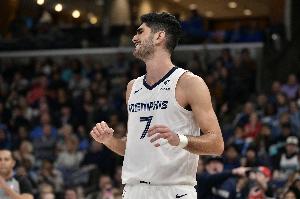 插翅难逃！基根·穆雷晃飞阿尔达马出手三分被后者追回换手盖掉