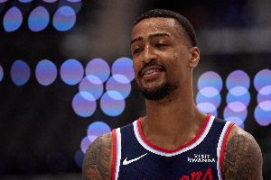 雷霆万钧！科林斯底线持球突破 起飞滑翔单臂暴扣灌筐