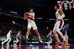 小杨赶紧送果篮！阿夫迪亚生涯首次背靠背送出10+助攻